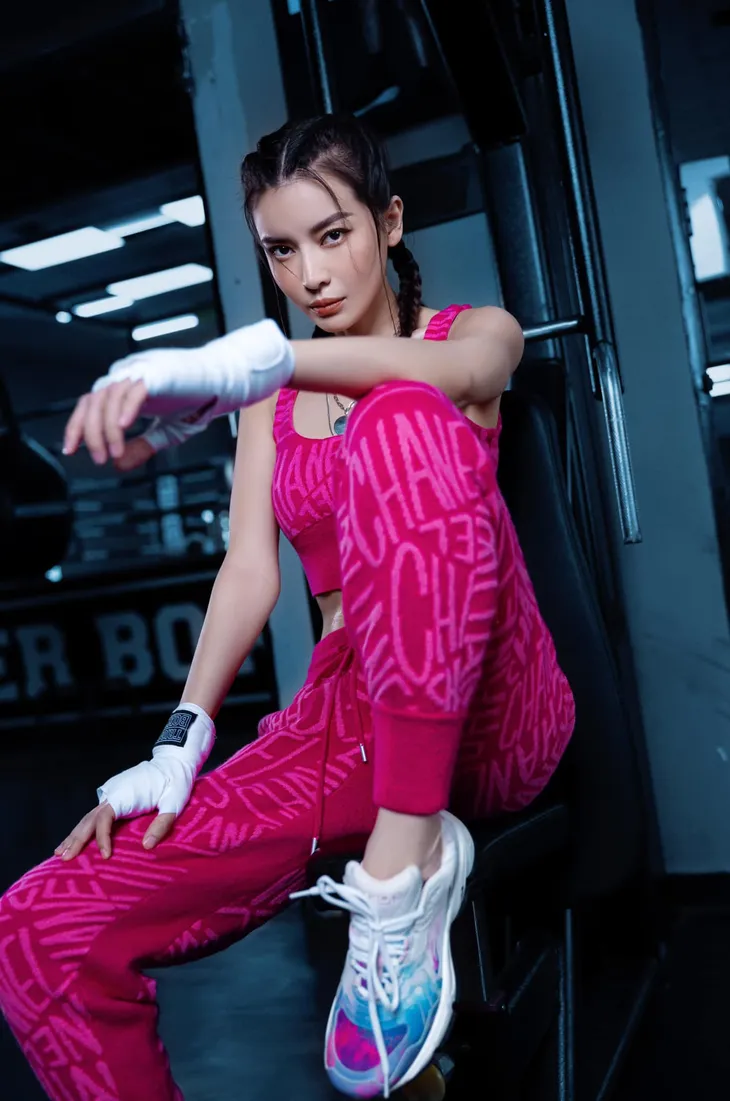 Ngắm vẻ gợi cảm hút hồn của nữ chính Bão ngầm - Ảnh 11. Ngắm vẻ gợi cảm hút hồn của nữ chính Bão ngầm - Ảnh 11.