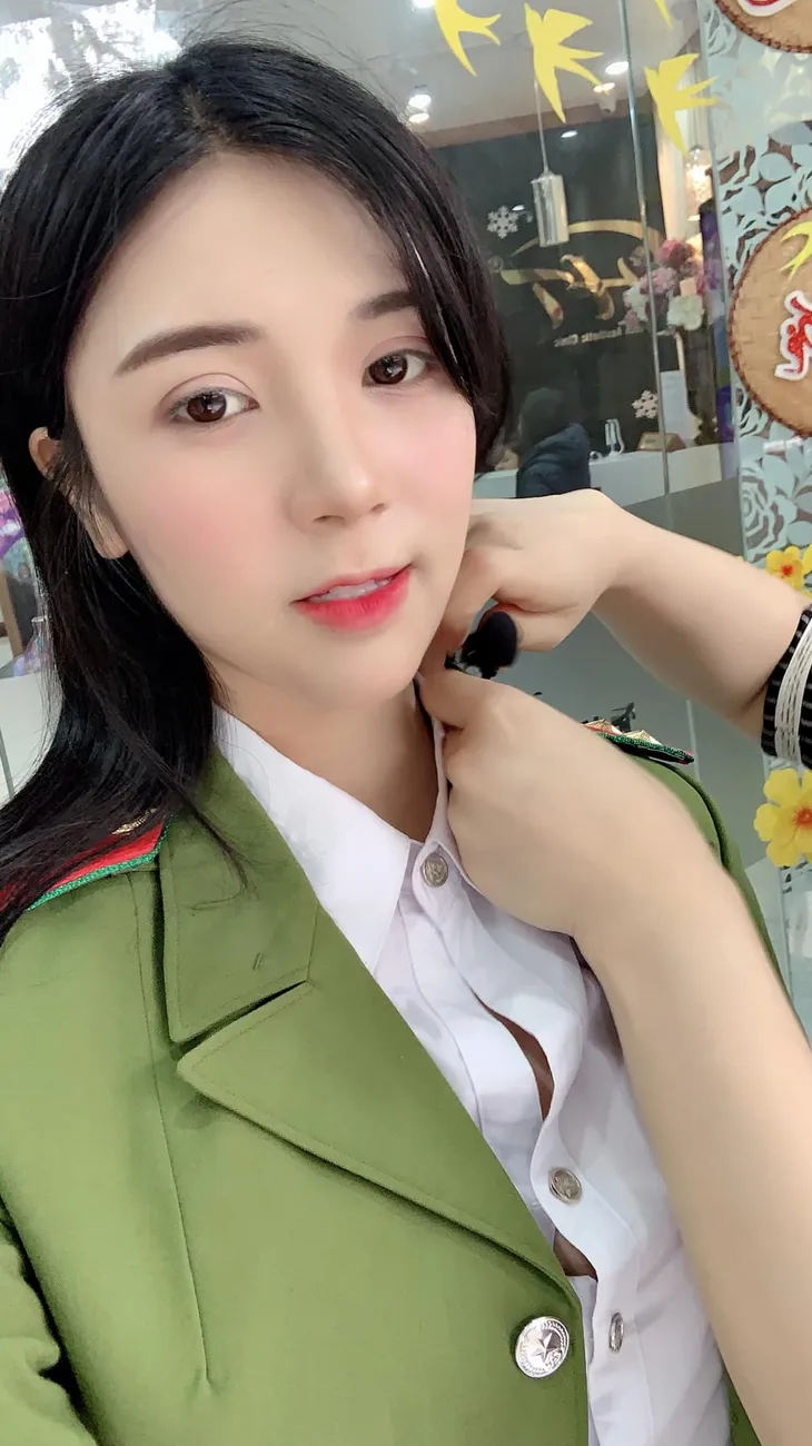Loạt ảnh hậu trường của Thanh Bi - Thiếu úy xinh đẹp mạnh mẽ trong phim Bão ngầm - Ảnh 9. Loạt ảnh hậu trường của Thanh Bi - Thiếu úy xinh đẹp mạnh mẽ trong phim Bão ngầm - Ảnh 9.