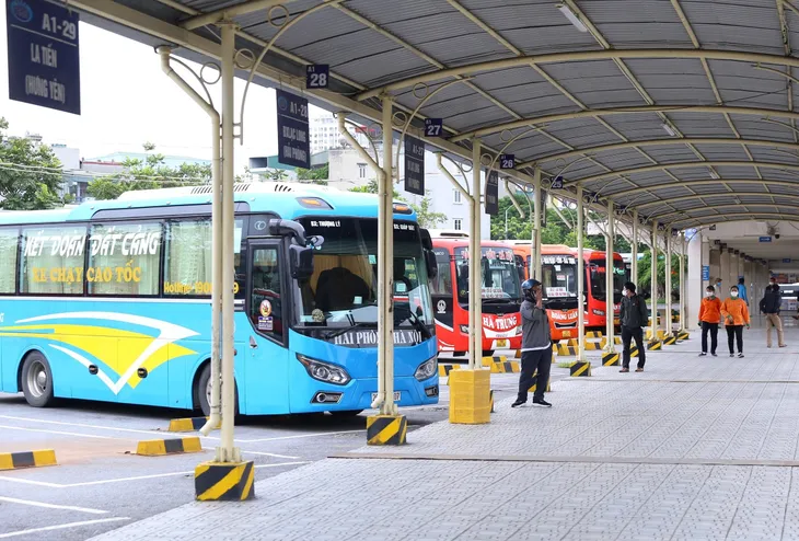 Giá xăng tăng liên tiếp, doanh nghiệp vận tải khó chồng khó - Ảnh 1. Giá xăng tăng liên tiếp, doanh nghiệp vận tải khó chồng khó - Ảnh 1.