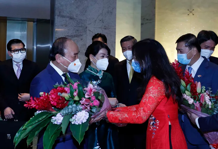 Chủ tịch nước Nguyễn Xuân Phúc bắt đầu chuyến thăm cấp Nhà nước tới Singapore - Ảnh 1. Chủ tịch nước Nguyễn Xuân Phúc bắt đầu chuyến thăm cấp Nhà nước tới Singapore - Ảnh 1.