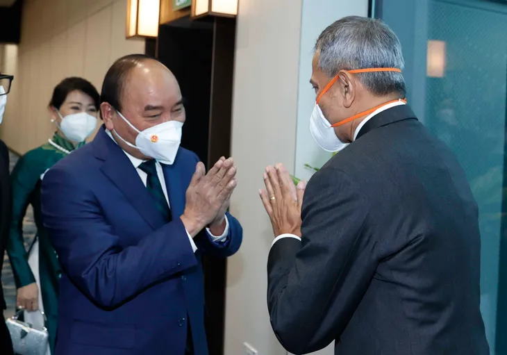 Chủ tịch nước Nguyễn Xuân Phúc bắt đầu chuyến thăm cấp Nhà nước tới Singapore - Ảnh 2. Chủ tịch nước Nguyễn Xuân Phúc bắt đầu chuyến thăm cấp Nhà nước tới Singapore - Ảnh 2.