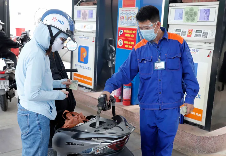 Tình trạng thiếu xăng dầu cục bộ sẽ sớm được giải quyết - Ảnh 1. Tình trạng thiếu xăng dầu cục bộ sẽ sớm được giải quyết - Ảnh 1.