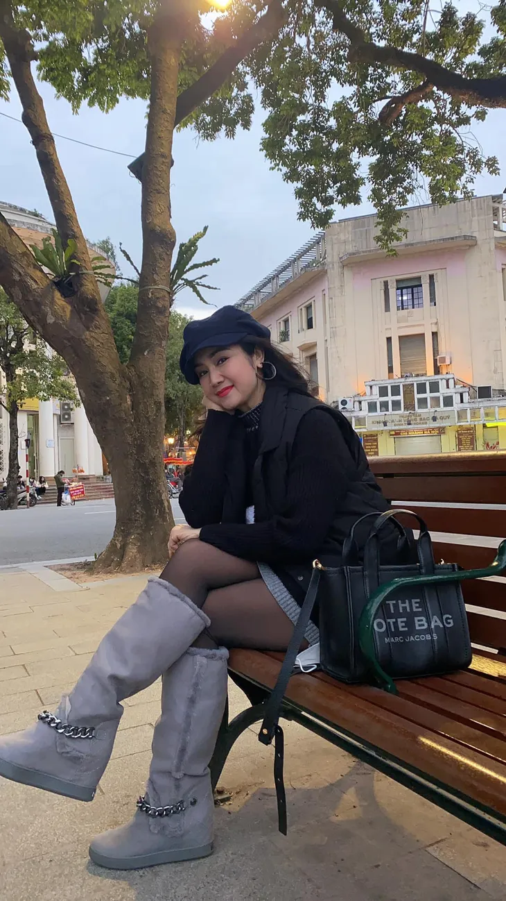 Cặp mẹ con Thu Hà - Hồng Diễm sành điệu ngày nắng ấm - Ảnh 4. Cặp mẹ con Thu Hà - Hồng Diễm sành điệu ngày nắng ấm - Ảnh 4.