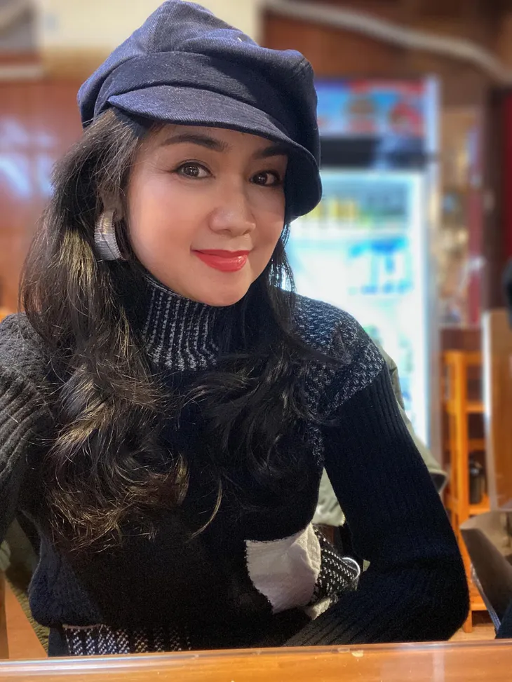 Cặp mẹ con Thu Hà - Hồng Diễm sành điệu ngày nắng ấm - Ảnh 5. Cặp mẹ con Thu Hà - Hồng Diễm sành điệu ngày nắng ấm - Ảnh 5.
