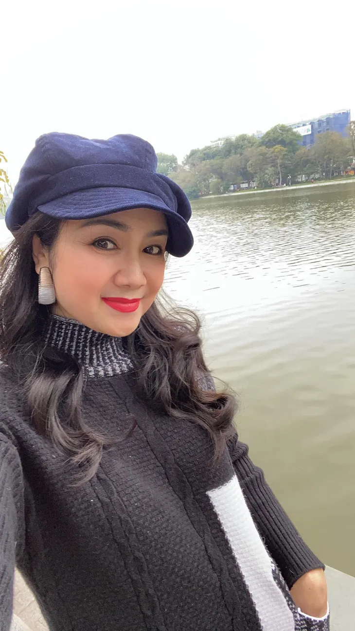 Cặp mẹ con Thu Hà - Hồng Diễm sành điệu ngày nắng ấm - Ảnh 3. Cặp mẹ con Thu Hà - Hồng Diễm sành điệu ngày nắng ấm - Ảnh 3.