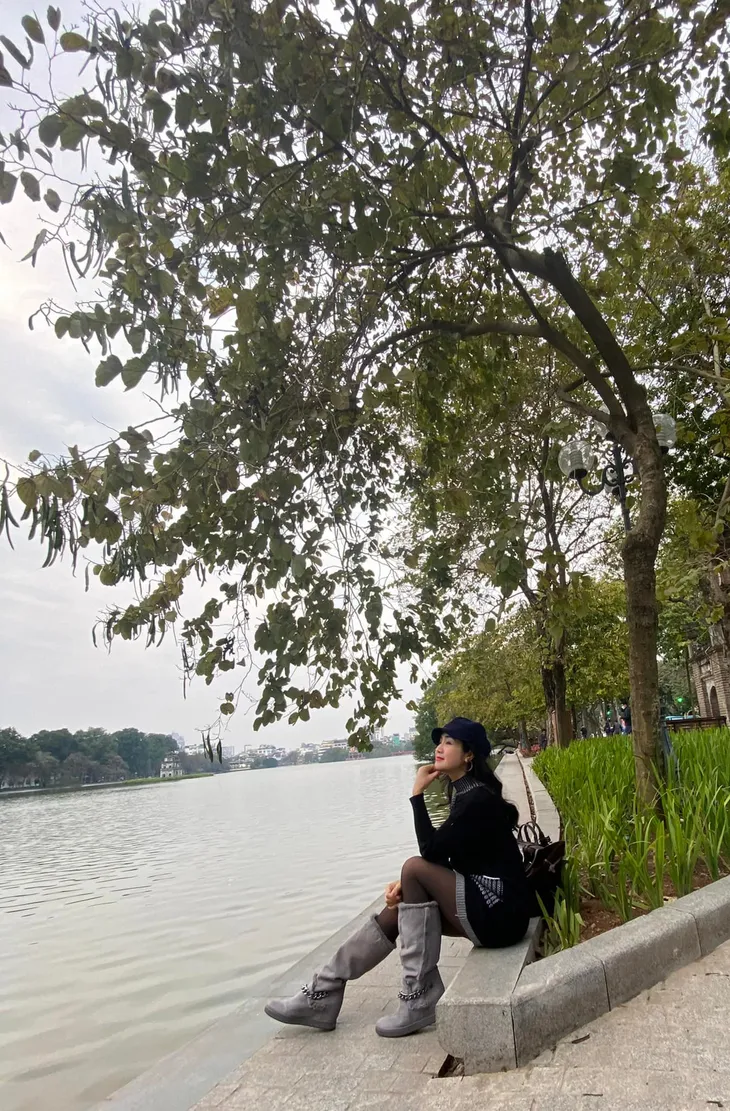 Cặp mẹ con Thu Hà - Hồng Diễm sành điệu ngày nắng ấm - Ảnh 7. Cặp mẹ con Thu Hà - Hồng Diễm sành điệu ngày nắng ấm - Ảnh 7.