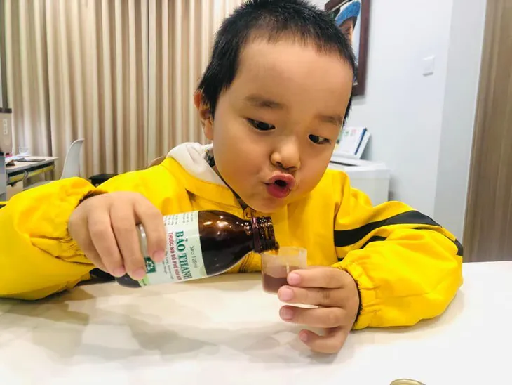 Bố con Sâu hào hứng chia sẻ cách trị ho kéo dài khi cả nhà đều F0 - Ảnh 1. Bố con Sâu hào hứng chia sẻ cách trị ho kéo dài khi cả nhà đều F0 - Ảnh 1.