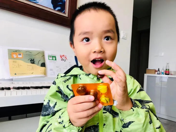 Bố con Sâu hào hứng chia sẻ cách trị ho kéo dài khi cả nhà đều F0 - Ảnh 2. Bố con Sâu hào hứng chia sẻ cách trị ho kéo dài khi cả nhà đều F0 - Ảnh 2.