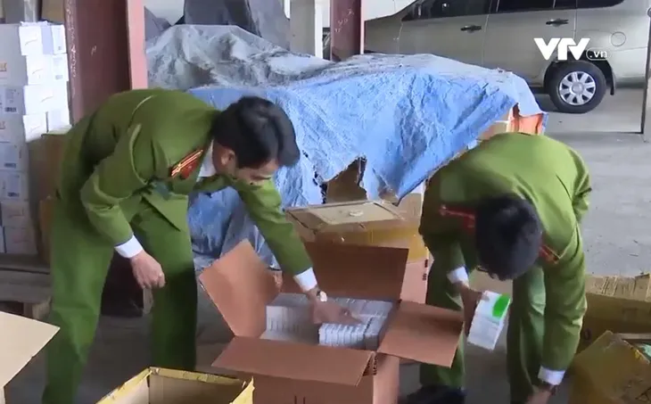 Ninh Bình: Bắt lô thuốc tân dược và thiết bị y tế số lượng lớn - Ảnh 1. Ninh Bình: Bắt lô thuốc tân dược và thiết bị y tế số lượng lớn - Ảnh 1.