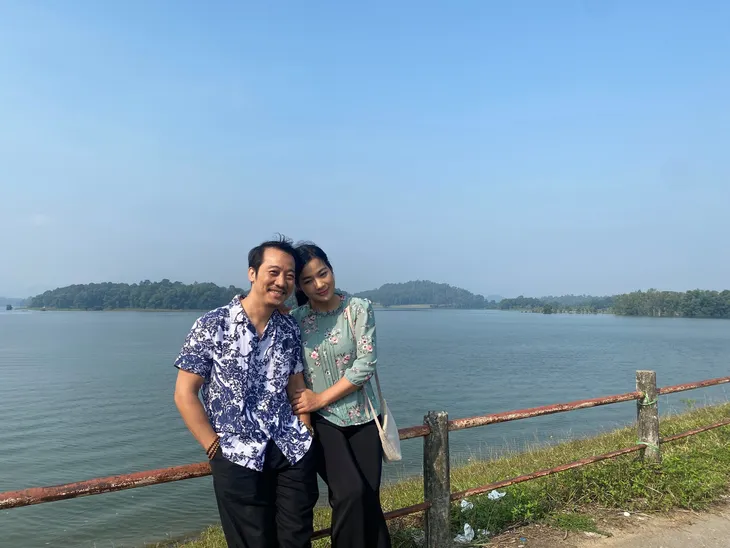 Lối về miền hoa: Hậu trường khó tin của cặp đôi chú Lâm - chị Hoa - Ảnh 1. Lối về miền hoa: Hậu trường khó tin của cặp đôi chú Lâm - chị Hoa - Ảnh 1.
