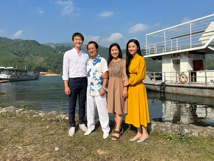 Lối về miền hoa: Hậu trường khó tin của cặp đôi chú Lâm - chị Hoa - Ảnh 9. Lối về miền hoa: Hậu trường khó tin của cặp đôi chú Lâm - chị Hoa - Ảnh 9.