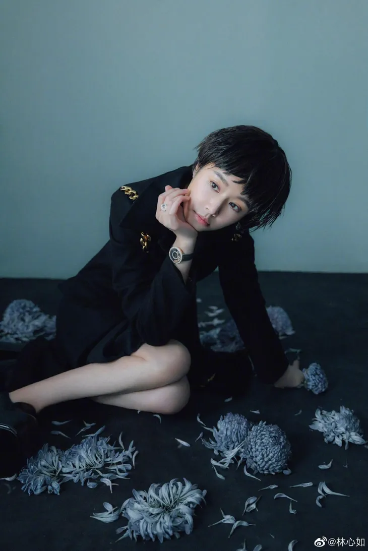 Lâm Tâm Như lạ mắt với tạo hình nam tính - Ảnh 2. Lâm Tâm Như lạ mắt với tạo hình nam tính - Ảnh 2.