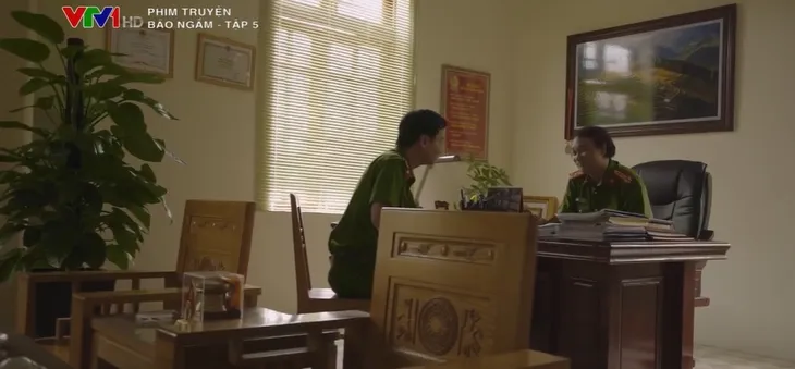 Bão ngầm - Tập 5: Hùng nhọ qua mặt xuất sắc thế nào mà chiếm được lòng tin của ông trùm? - Ảnh 11. Bão ngầm - Tập 5: Hùng nhọ qua mặt xuất sắc thế nào mà chiếm được lòng tin của ông trùm? - Ảnh 11.