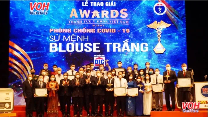 Vinh danh thành tựu y khoa trong nỗ lực cứu chữa bệnh nhân - Ảnh 1. Vinh danh thành tựu y khoa trong nỗ lực cứu chữa bệnh nhân - Ảnh 1.