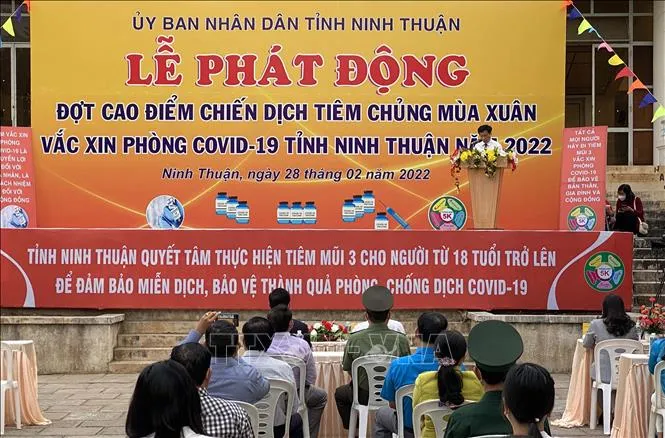 Ninh Thuận mở chiến dịch tiêm vaccine COVID-19 mũi 3 cho người trên 18 tuổi - Ảnh 1. Ninh Thuận mở chiến dịch tiêm vaccine COVID-19 mũi 3 cho người trên 18 tuổi - Ảnh 1.