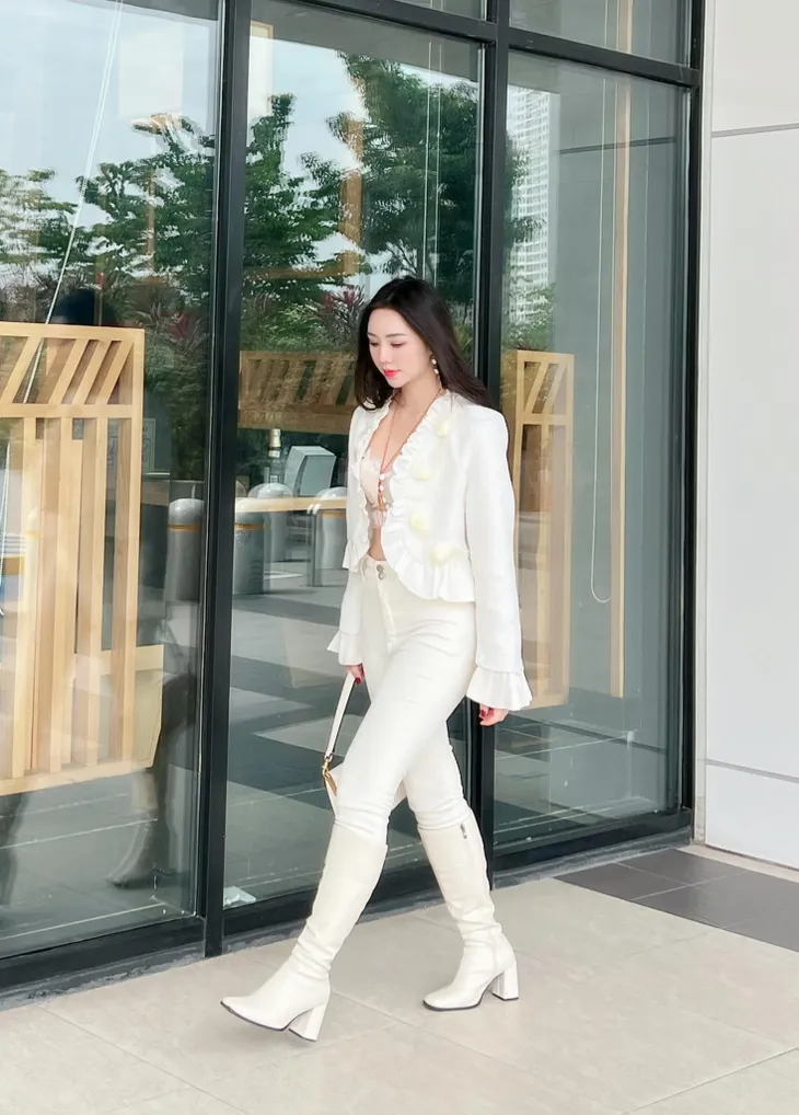 Quỳnh Kool khoe vòng 2 phẳng lì - Ảnh 4. Quỳnh Kool khoe vòng 2 phẳng lì - Ảnh 4.