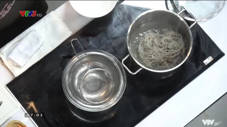 Miến trộn Hàn Quốc lạ miệng lại dễ làm - Ảnh 4. Miến trộn Hàn Quốc lạ miệng lại dễ làm - Ảnh 4.