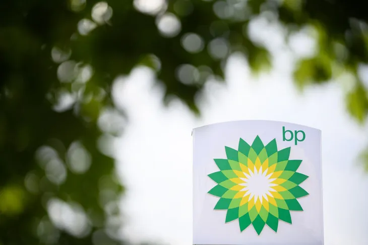 BP rút khỏi công ty dầu khí Rosneft của Nga - Ảnh 1.