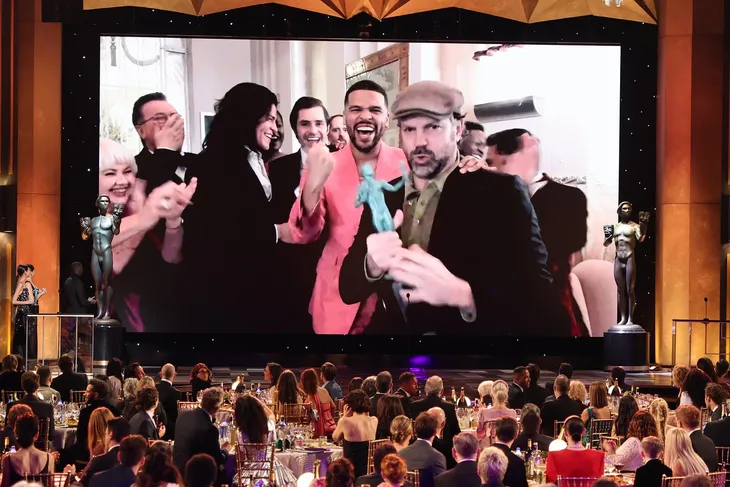 SAG Awards 2022: CODA và Succession chiến thắng rực rỡ - Ảnh 4. SAG Awards 2022: CODA và Succession chiến thắng rực rỡ - Ảnh 4.