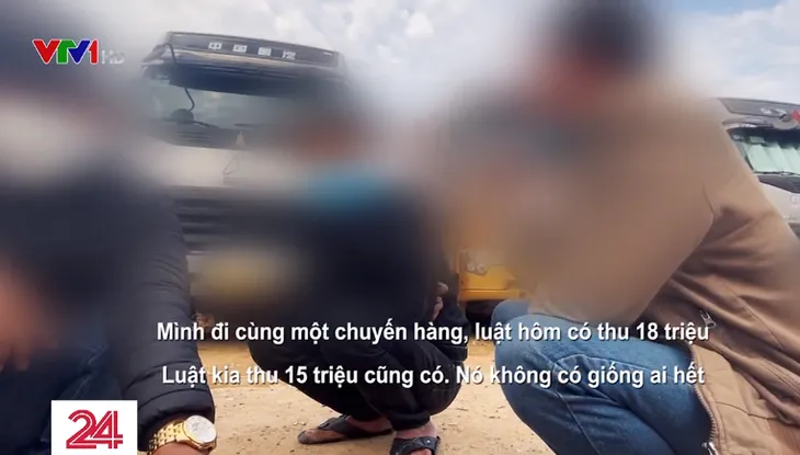 Làm luật để qua cửa khẩu - Ảnh 2. Làm luật để qua cửa khẩu - Ảnh 2.