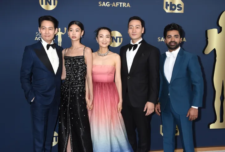 Sao rực rỡ trên thảm đỏ Screen Actors Guild Awards 2022 - Ảnh 1. Sao rực rỡ trên thảm đỏ Screen Actors Guild Awards 2022 - Ảnh 1.