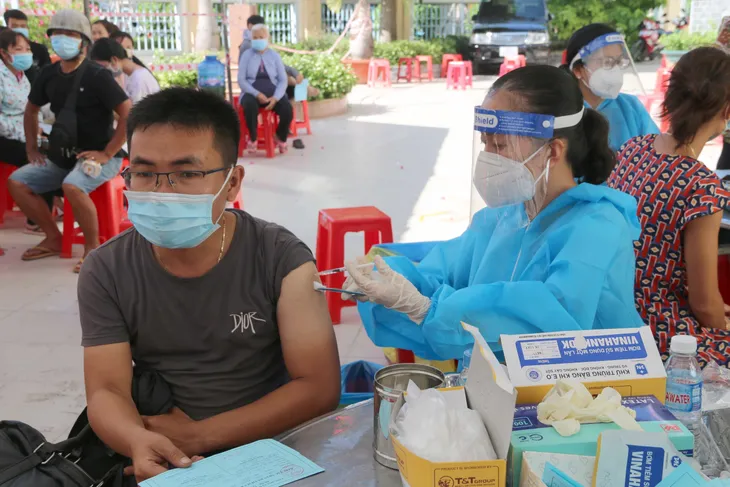 Đồng bằng sông Cửu Long đạt tỷ lệ tiêm vaccine mũi 3 cao - Ảnh 1. Đồng bằng sông Cửu Long đạt tỷ lệ tiêm vaccine mũi 3 cao - Ảnh 1.