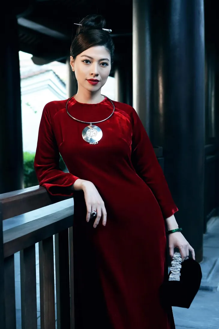 Mê mải những tà áo dài của các MC, BTV diện dịp Tết - Ảnh 10.