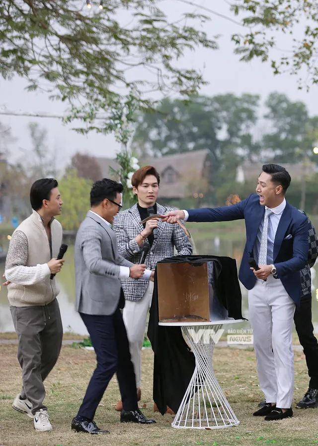 Gặp gỡ diễn viên truyền hình 2022: Mạnh Trường dũng cảm bắt lươn, Phương Oanh khóc thét sợ hãi - Ảnh 1. Gặp gỡ diễn viên truyền hình 2022: Mạnh Trường dũng cảm bắt lươn, Phương Oanh khóc thét sợ hãi - Ảnh 1.