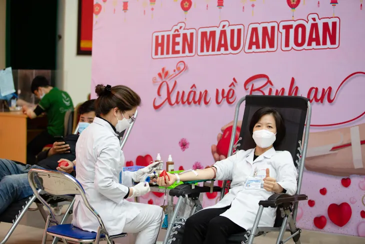 Hiến máu đầu năm, món quà lì xì đặc biệt cho người bệnh - Ảnh 1. Hiến máu đầu năm, món quà lì xì đặc biệt cho người bệnh - Ảnh 1.