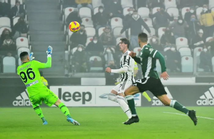 Napoli tiếp tục bám đuổi Inter, Juventus giành 3 điểm nhờ các tân binh - Ảnh 2. Napoli tiếp tục bám đuổi Inter, Juventus giành 3 điểm nhờ các tân binh - Ảnh 2.