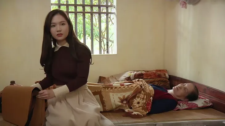 Phố trong làng - Tập 49: Ngọc bị Tiến cưỡng bức ngay tại trạm y tế - Ảnh 15. Phố trong làng - Tập 49: Ngọc bị Tiến cưỡng bức ngay tại trạm y tế - Ảnh 15.