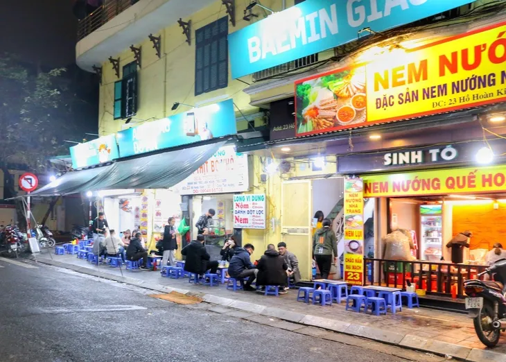 Hà Nội nhộn nhịp trở lại sau kỳ nghỉ Tết - Ảnh 2. Hà Nội nhộn nhịp trở lại sau kỳ nghỉ Tết - Ảnh 2.