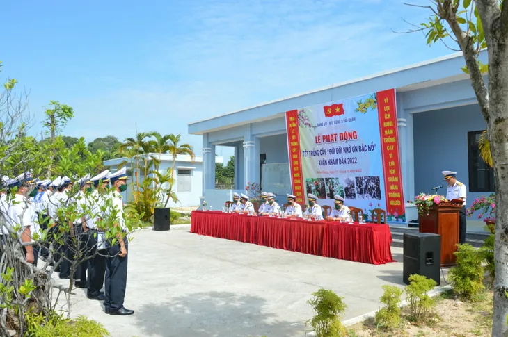 Vùng 5 Hải quân phát động “Tết trồng cây đời đời nhớ ơn Bác Hồ” - Ảnh 1. Vùng 5 Hải quân phát động “Tết trồng cây đời đời nhớ ơn Bác Hồ” - Ảnh 1.