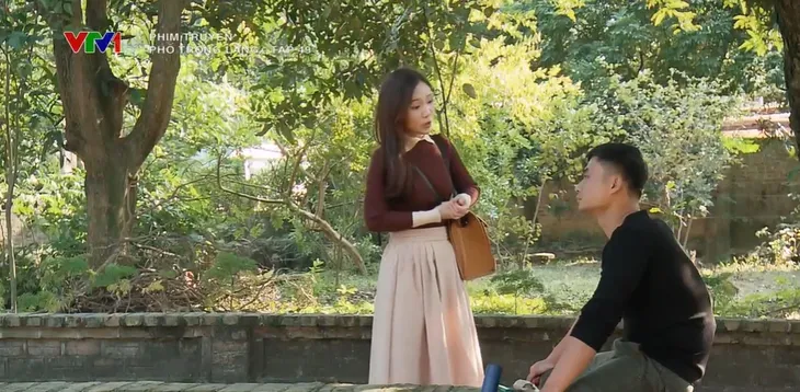 Phố trong làng - Tập 49: Ngọc bị Tiến cưỡng bức ngay tại trạm y tế - Ảnh 18. Phố trong làng - Tập 49: Ngọc bị Tiến cưỡng bức ngay tại trạm y tế - Ảnh 18.