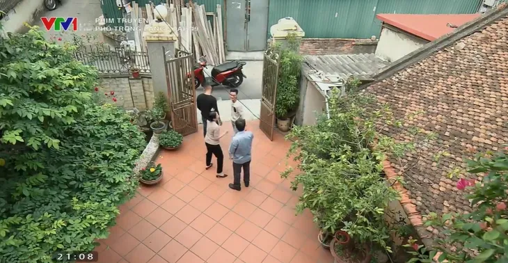 Phố trong làng - Tập 49: Ngọc bị Tiến cưỡng bức ngay tại trạm y tế - Ảnh 1. Phố trong làng - Tập 49: Ngọc bị Tiến cưỡng bức ngay tại trạm y tế - Ảnh 1.