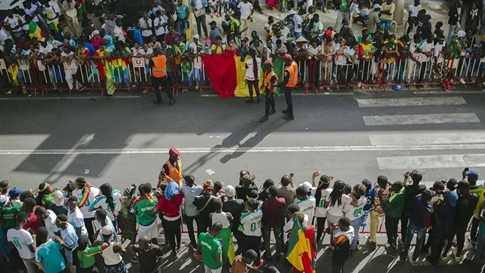 Biển người Senegal đổ ra đường ăn mừng chức vô địch châu Phi - Ảnh 3. Biển người Senegal đổ ra đường ăn mừng chức vô địch châu Phi - Ảnh 3.