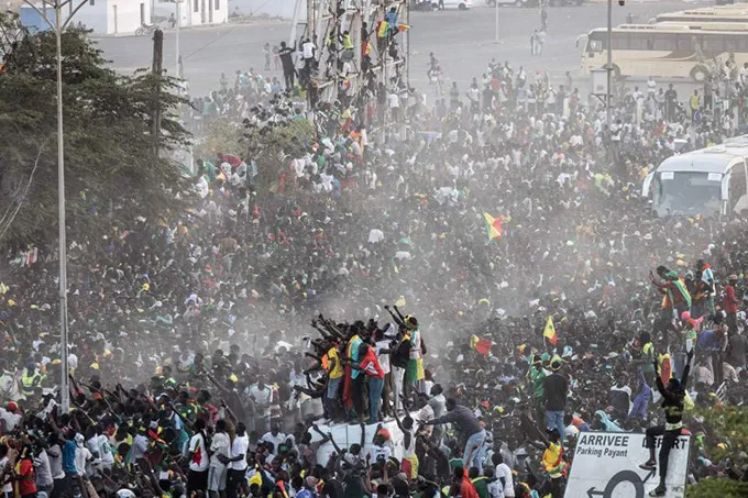 Biển người Senegal đổ ra đường ăn mừng chức vô địch châu Phi - Ảnh 4. Biển người Senegal đổ ra đường ăn mừng chức vô địch châu Phi - Ảnh 4.