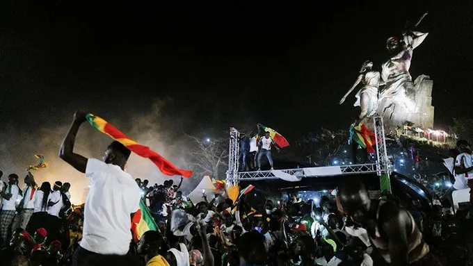 Biển người Senegal đổ ra đường ăn mừng chức vô địch châu Phi - Ảnh 6. Biển người Senegal đổ ra đường ăn mừng chức vô địch châu Phi - Ảnh 6.