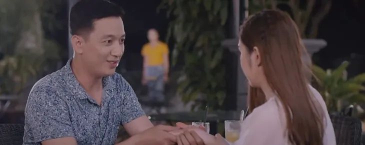 Lối về miền hoa - Tập 2: Thanh chết lặng khi thấy chồng sắp cưới nắm tay người con gái khác - Ảnh 3. Lối về miền hoa - Tập 2: Thanh chết lặng khi thấy chồng sắp cưới nắm tay người con gái khác - Ảnh 3.