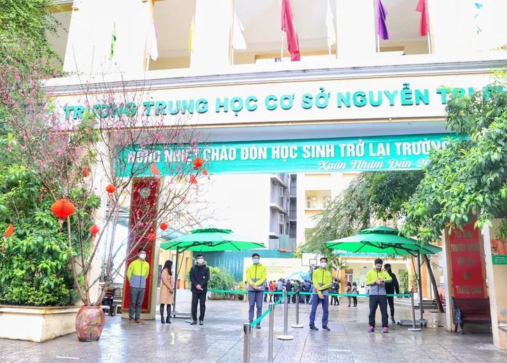 Học sinh khối 7 đến 12 tại Hà Nội được đi học trực tiếp - Ảnh 9. Học sinh khối 7 đến 12 tại Hà Nội được đi học trực tiếp - Ảnh 9.