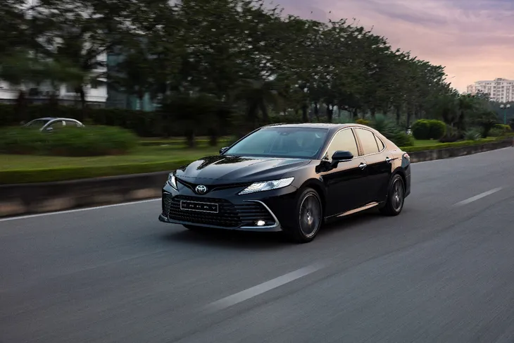 Toyota Camry 2022: Bứt phá ngoạn mục trong phân khúc sedan hạng D - Ảnh 2. Toyota Camry 2022: Bứt phá ngoạn mục trong phân khúc sedan hạng D - Ảnh 2.