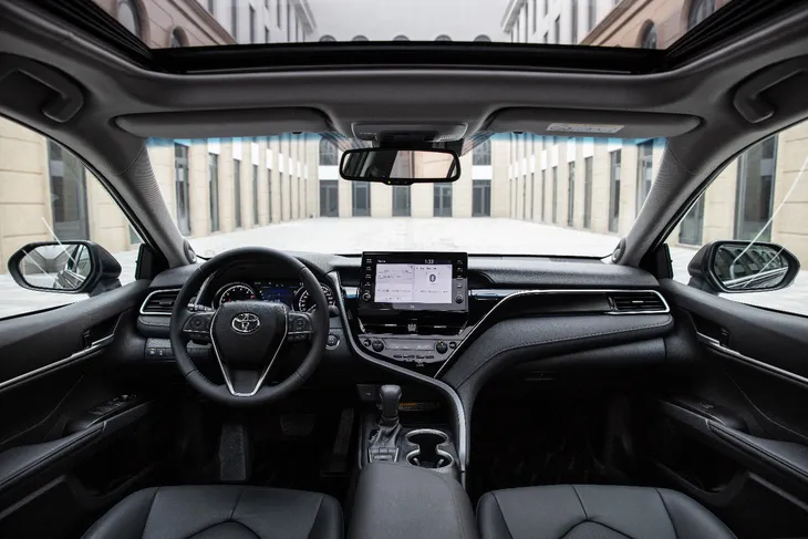 Toyota Camry 2022: Bứt phá ngoạn mục trong phân khúc sedan hạng D - Ảnh 3. Toyota Camry 2022: Bứt phá ngoạn mục trong phân khúc sedan hạng D - Ảnh 3.