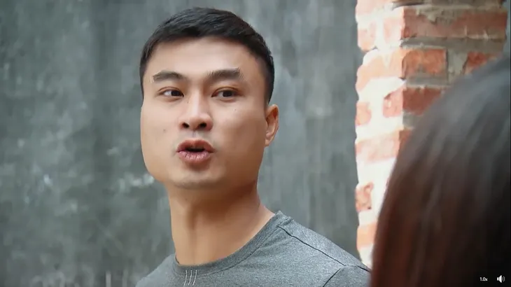 Phố trong làng - Tập 52: Hiếu nói chuyện với kẻ đẩy mình vào tù - Ảnh 4. Phố trong làng - Tập 52: Hiếu nói chuyện với kẻ đẩy mình vào tù - Ảnh 4.