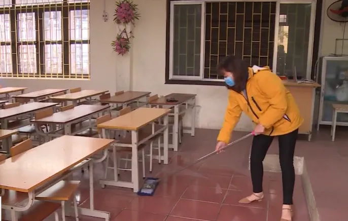Hà Nội: Phụ huynh vừa mừng vừa lo khi học sinh tiểu học quay trở lại trường - Ảnh 1. Hà Nội: Phụ huynh vừa mừng vừa lo khi học sinh tiểu học quay trở lại trường - Ảnh 1.