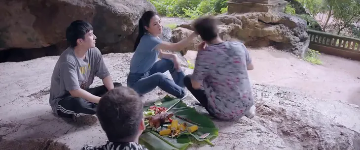 Lối về miền hoa - Tập 3: Khoe làm đạo diễn, Lợi không ngờ bị Thanh tát lật mặt - Ảnh 3. Lối về miền hoa - Tập 3: Khoe làm đạo diễn, Lợi không ngờ bị Thanh tát lật mặt - Ảnh 3.