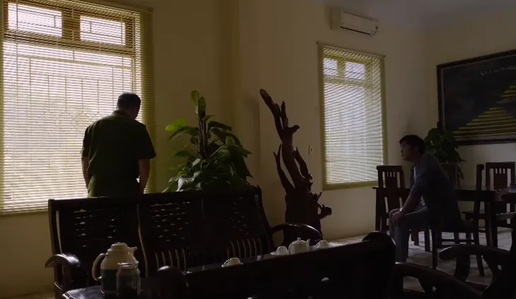 Bão ngầm - Tập 7: Lâm giở trò lôi kéo đàn em thân cận của Hải Triều - Ảnh 1. Bão ngầm - Tập 7: Lâm giở trò lôi kéo đàn em thân cận của Hải Triều - Ảnh 1.