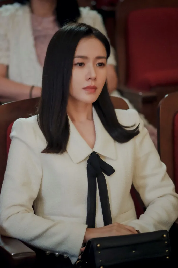 Ngắm thời trang sành điệu của Son Ye Jin trong 39 - Ảnh 4. Ngắm thời trang sành điệu của Son Ye Jin trong 39 - Ảnh 4.
