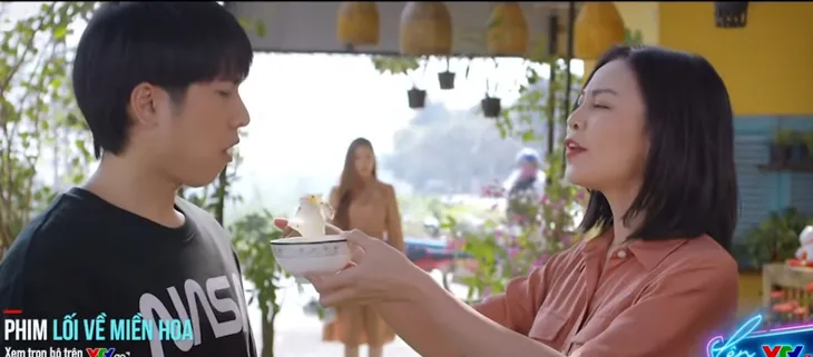 Lối về miền hoa - Tập 11: Cặp đôi Bão - Tố đứng trước nguy cơ tan vỡ vì xuất hiện trà xanh - Ảnh 1. Lối về miền hoa - Tập 11: Cặp đôi Bão - Tố đứng trước nguy cơ tan vỡ vì xuất hiện trà xanh - Ảnh 1.