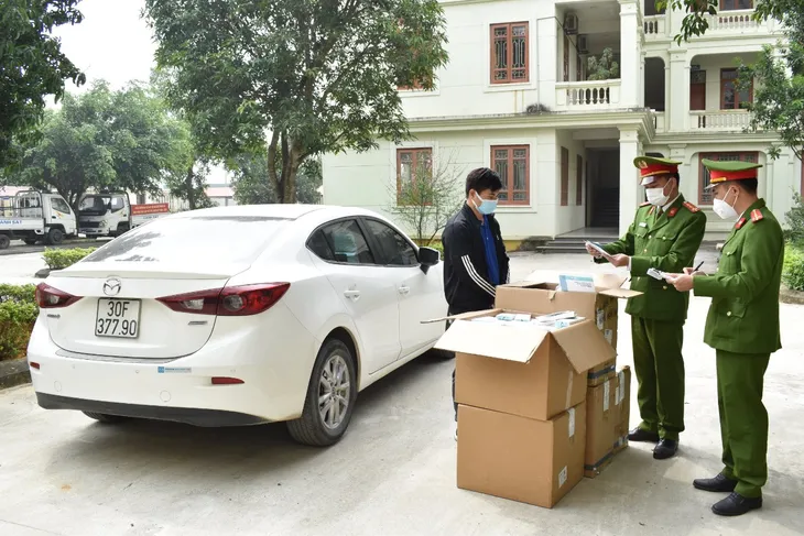 Phát hiện hàng loạt vụ vận chuyển kit xét nghiệm COVID-19 không rõ nguồn gốc - Ảnh 1. Phát hiện hàng loạt vụ vận chuyển kit xét nghiệm COVID-19 không rõ nguồn gốc - Ảnh 1.