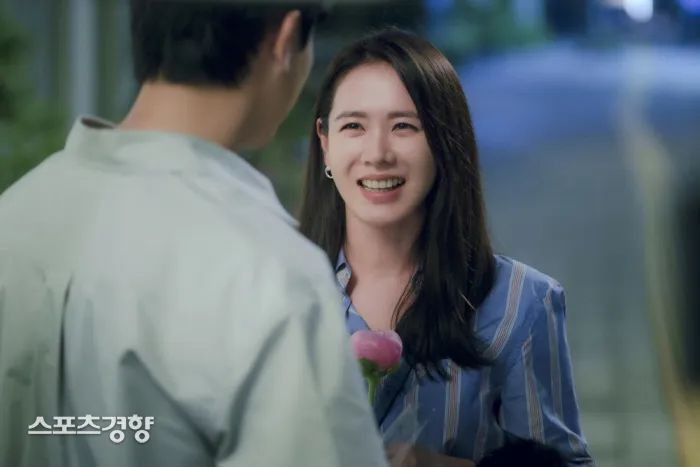 Ngắm thời trang sành điệu của Son Ye Jin trong 39 - Ảnh 1. Ngắm thời trang sành điệu của Son Ye Jin trong 39 - Ảnh 1.
